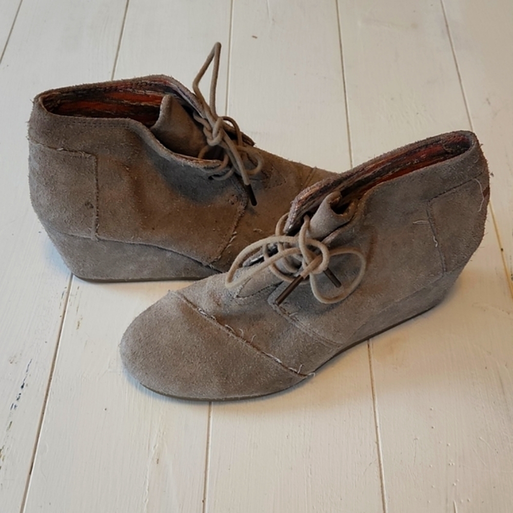 TOMS Wedge Booties Tan Taupe Suede Lace-up Ankle Sz 8.5